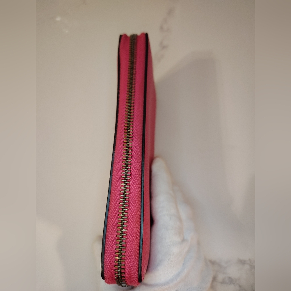 Gucci Pink Leather Zip-Around Wallet - Picture 7 of 13